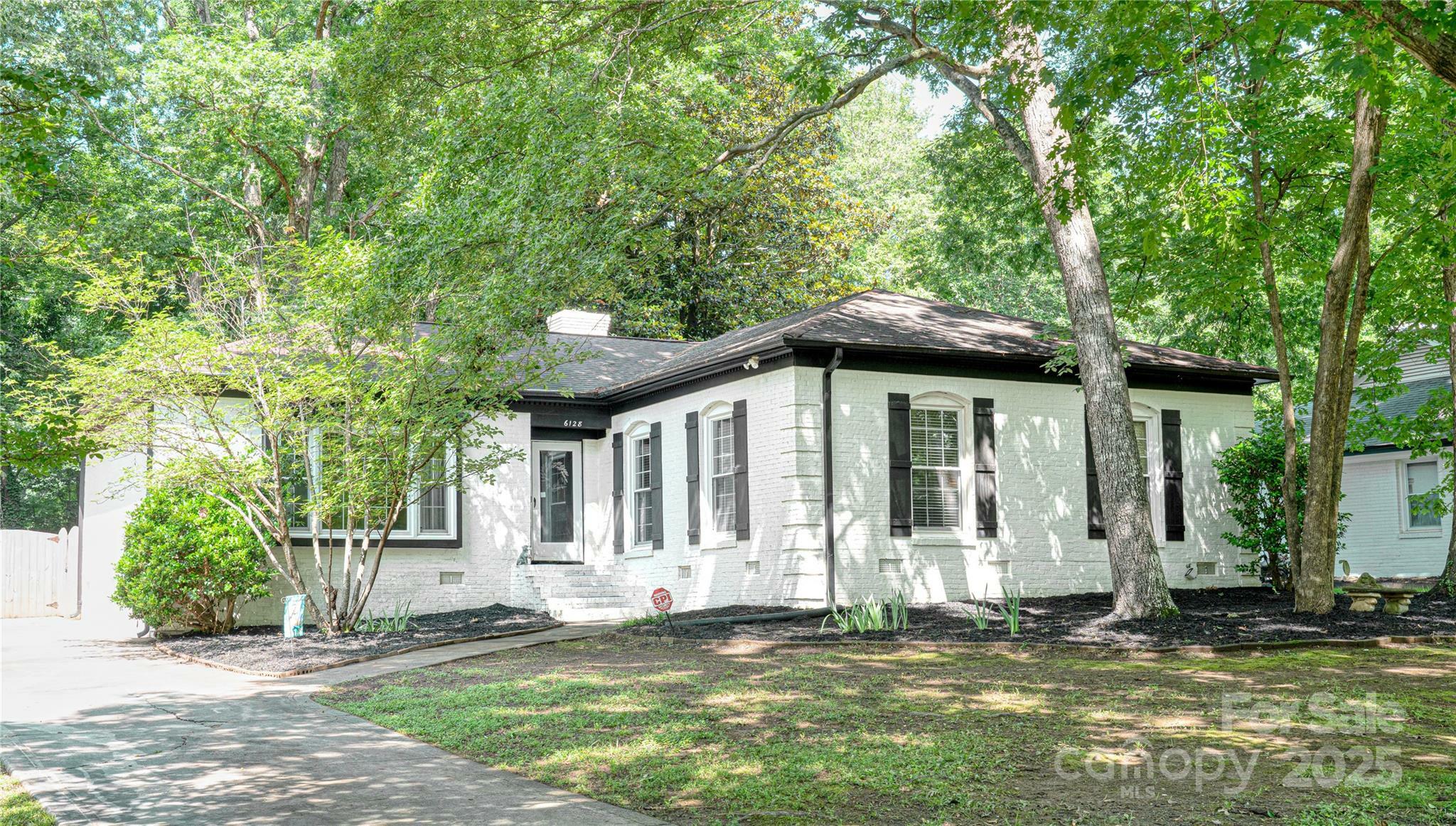 Property Photo:  6128 Coatbridge Lane  NC 28212 