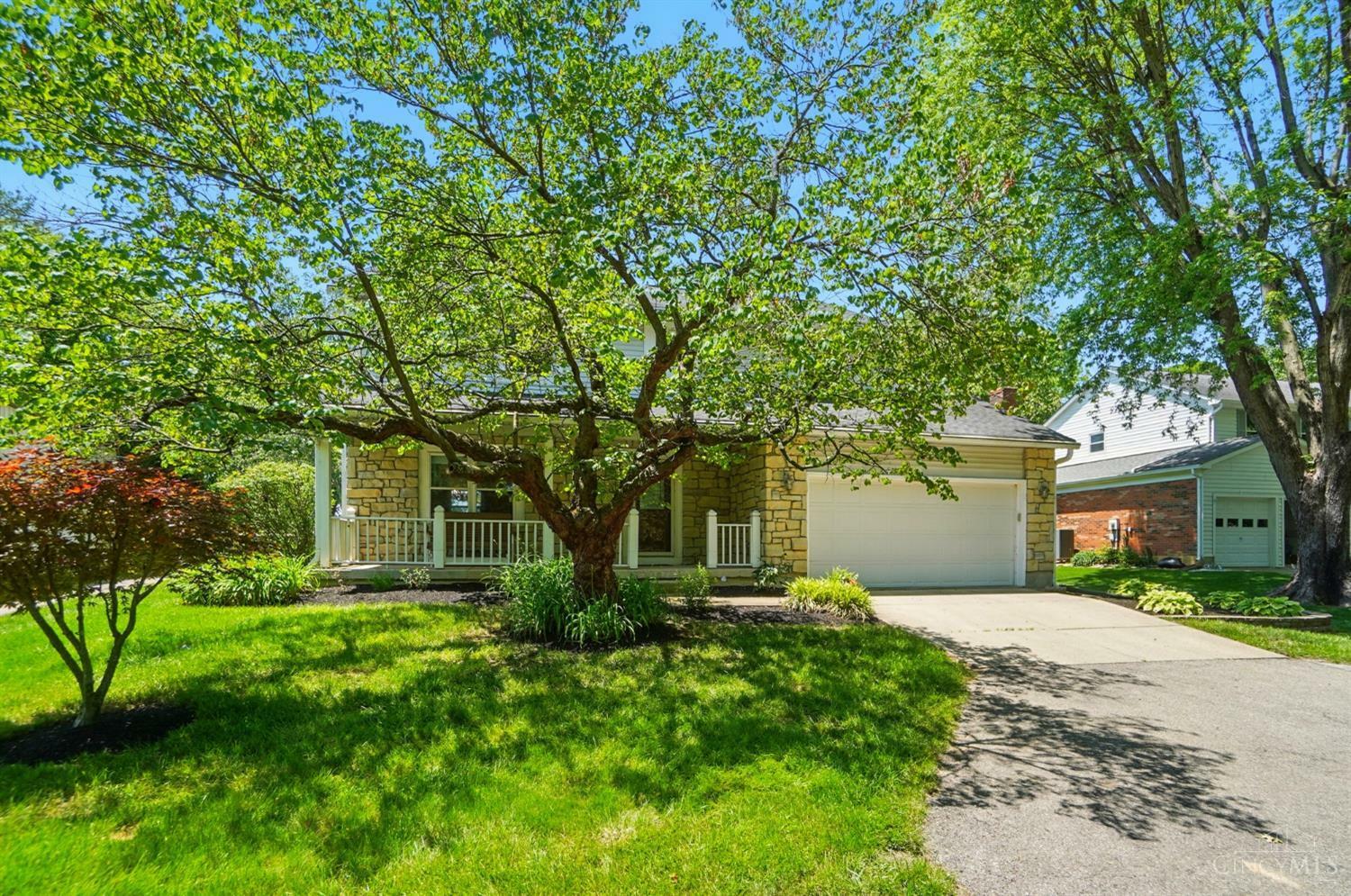 Property Photo: 8133 Saddleback Place OH 45039