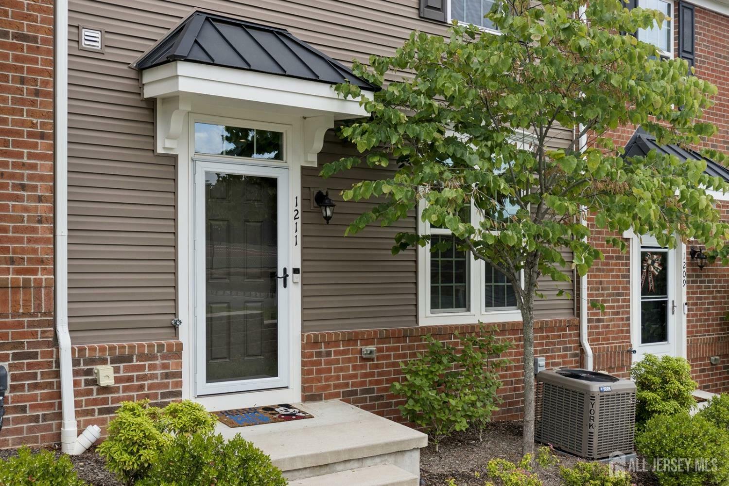 Property Photo:  