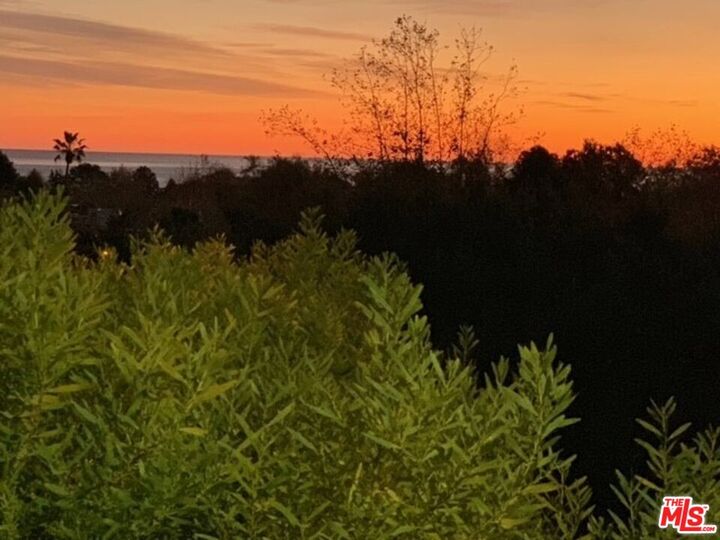 Property Photo: 1039 Las Pulgas Rd CA 90272