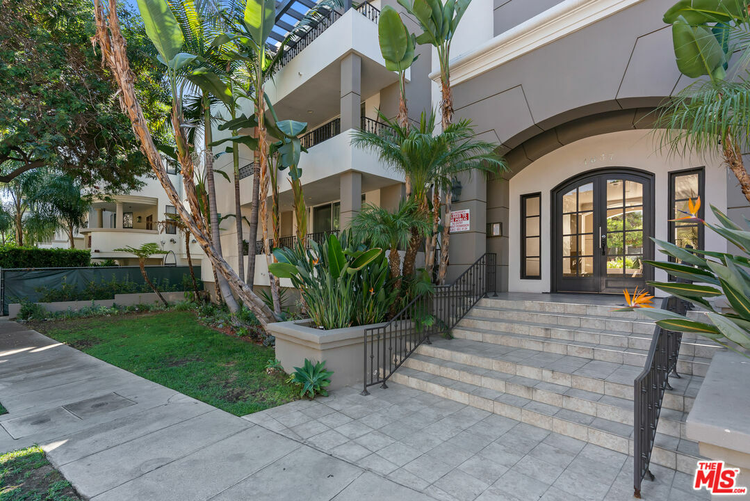 Property Photo: 4637 Willis Ave CA 91403