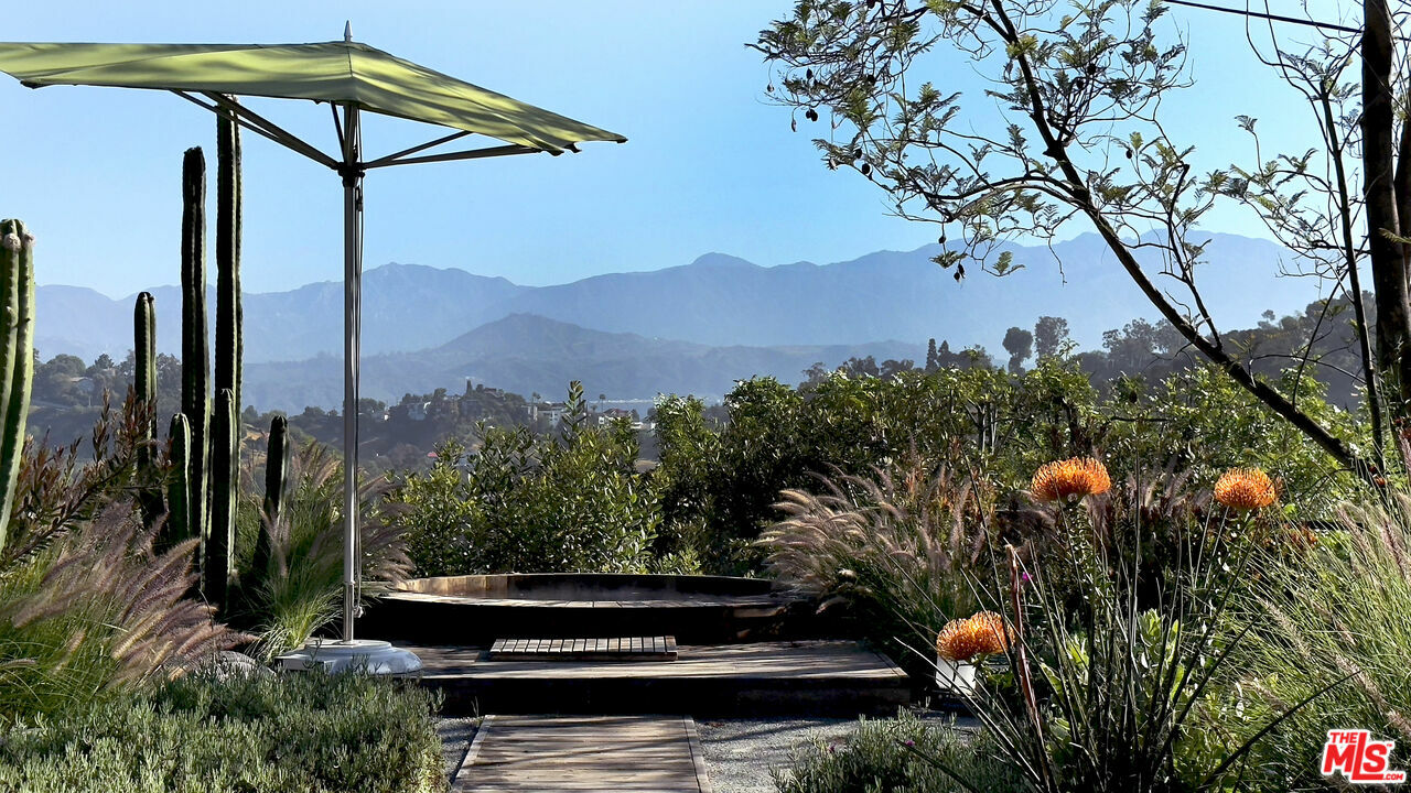 Property Photo: 1407 Randall Ct CA 90065