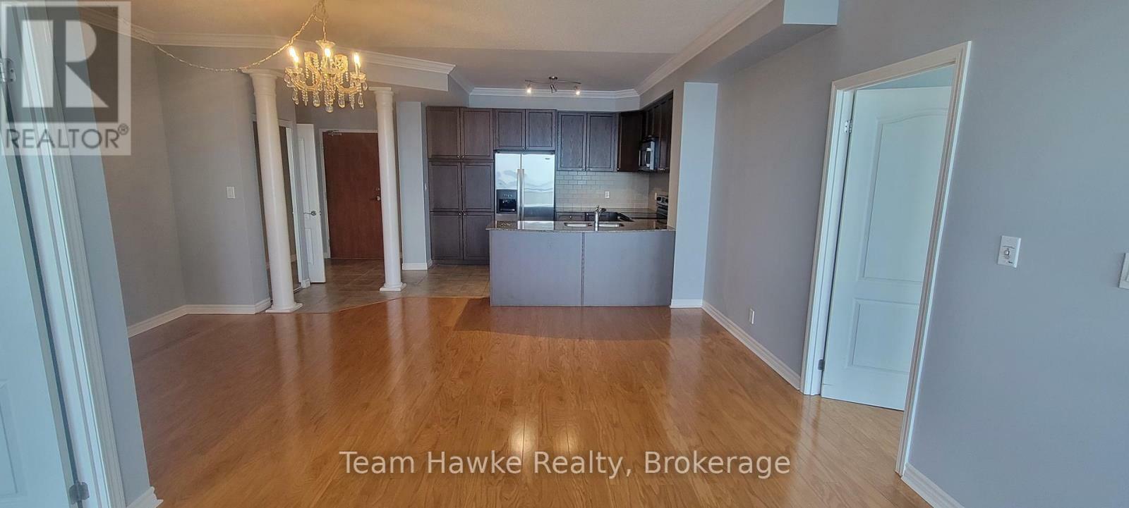 Photo de la propriété: 699 Aberdeen Boulevard 305 ON L4R 5P2