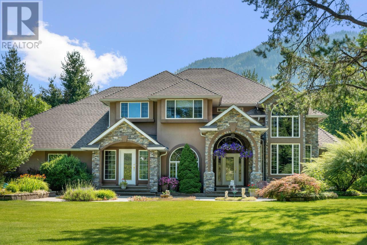 880 Waterloo Road  Castlegar BC V1N 4K8 photo