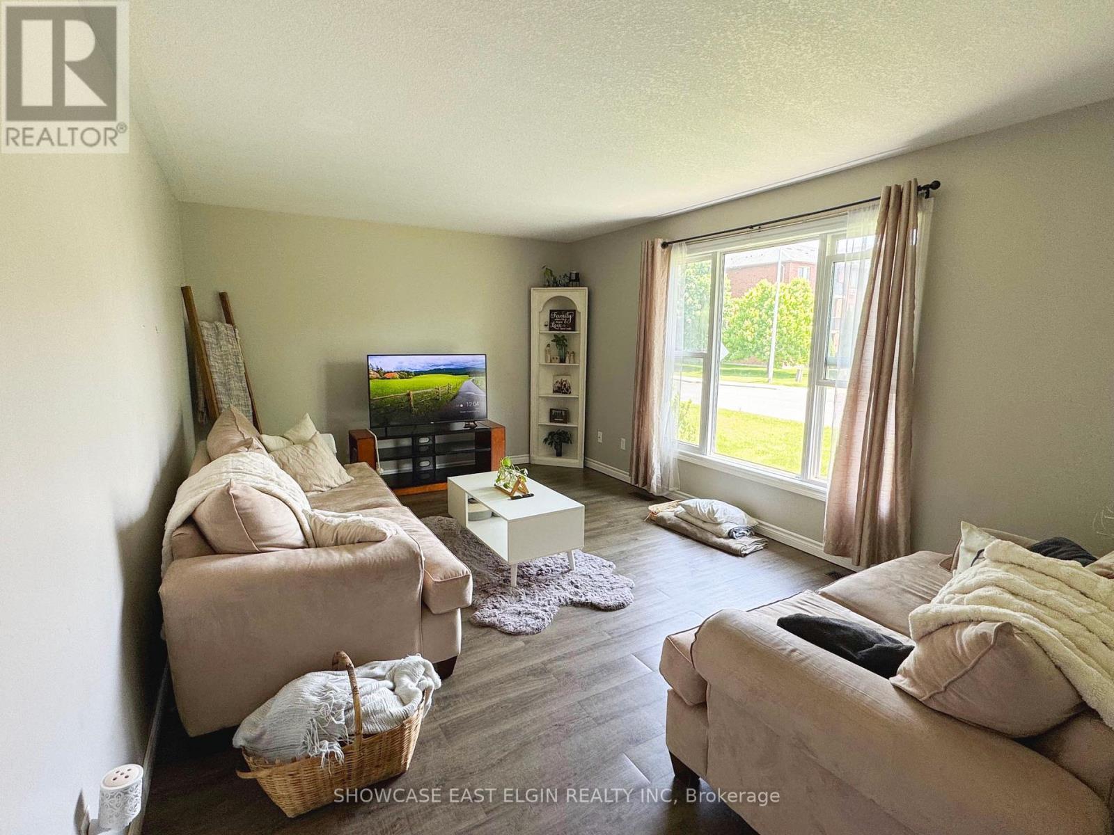Property Photo:  28 Melanie Drive  ON N5H 3G6 