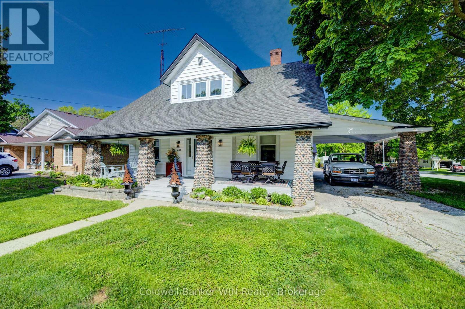 Property Photo: 230 Minnie Street ON N0G 2W0