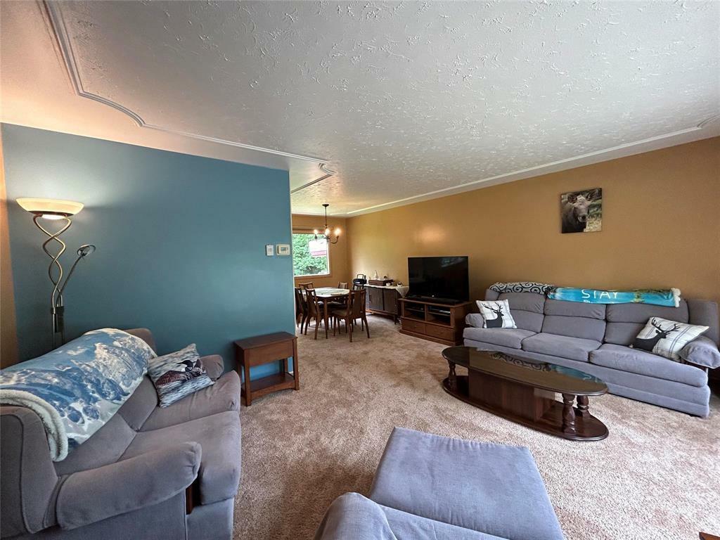 Property Photo: 44 Stradbrooke Place MB R7N 0M9