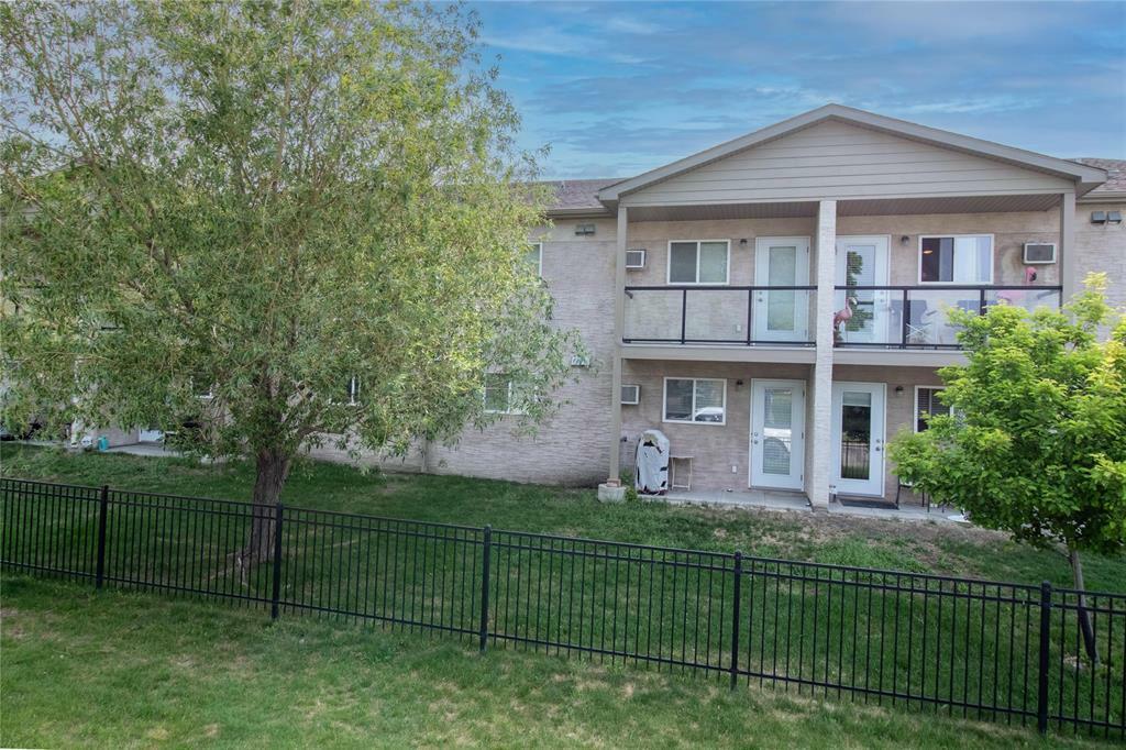 Property Photo: 670 Wayoata Street MB R2C 5N2