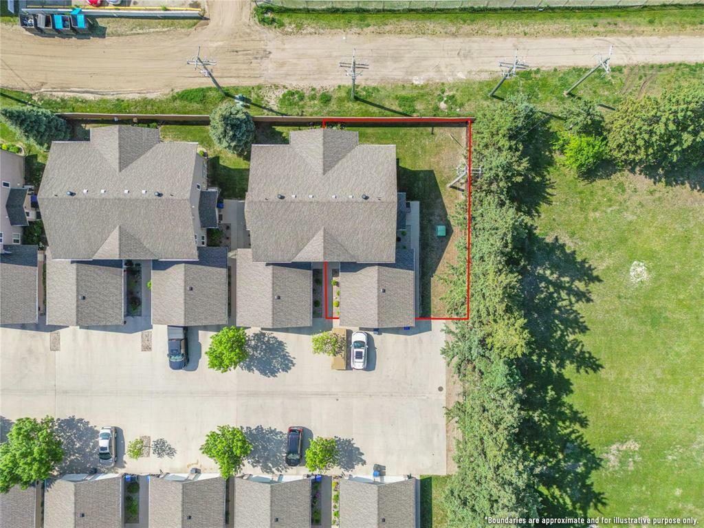 Property Photo: 8 Sprucewoods Place MB R7B 0N5