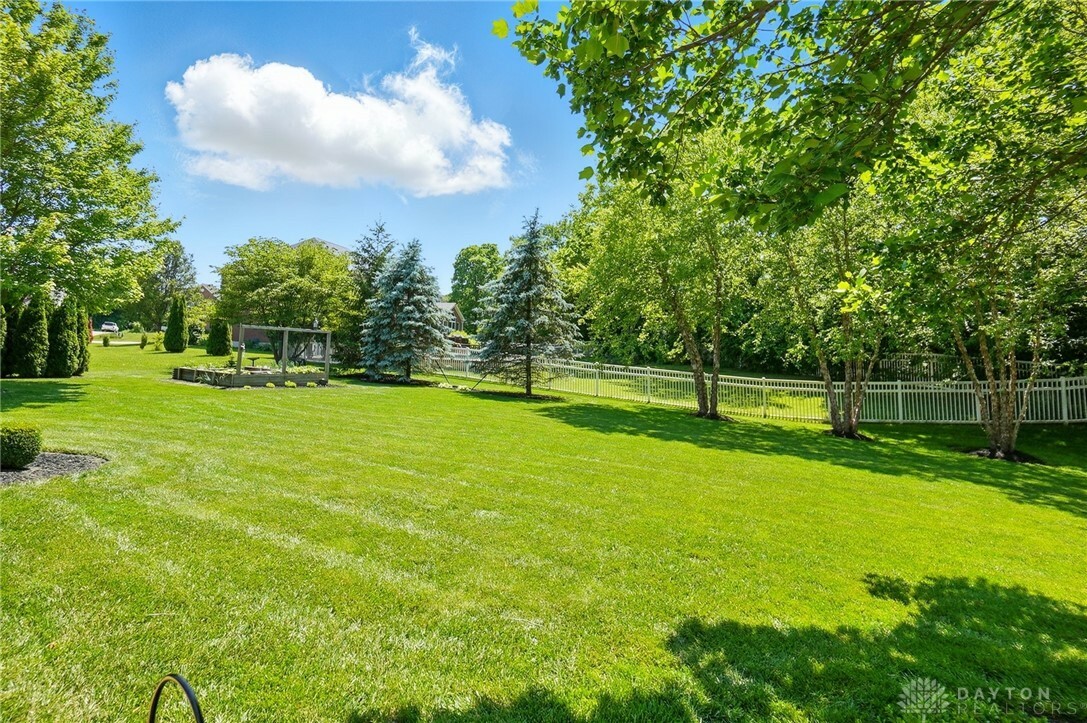 Property Photo: 10041 Meadow Woods Lane OH 45458
