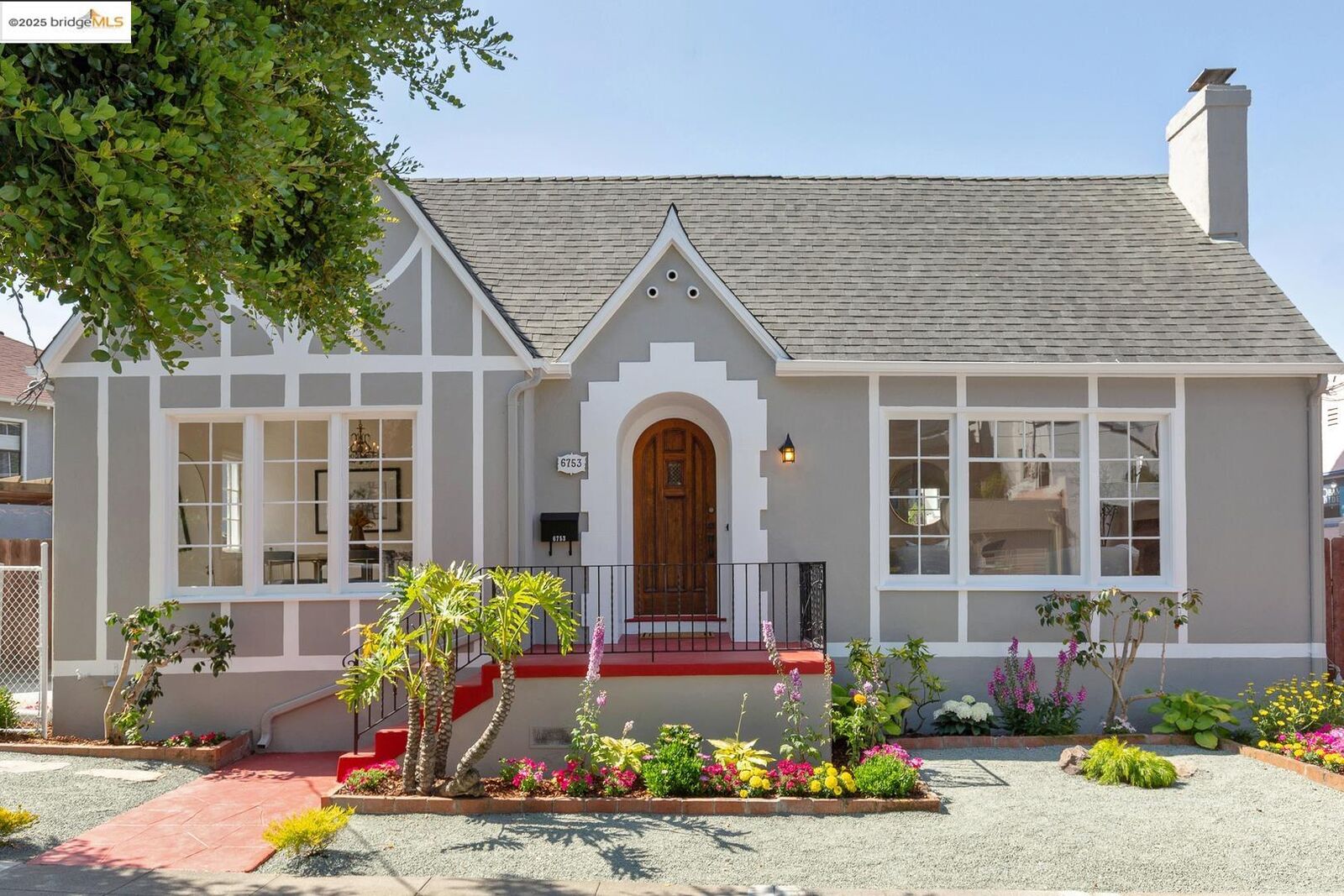 Property Photo:  6753 Manor Crest  CA 94618 