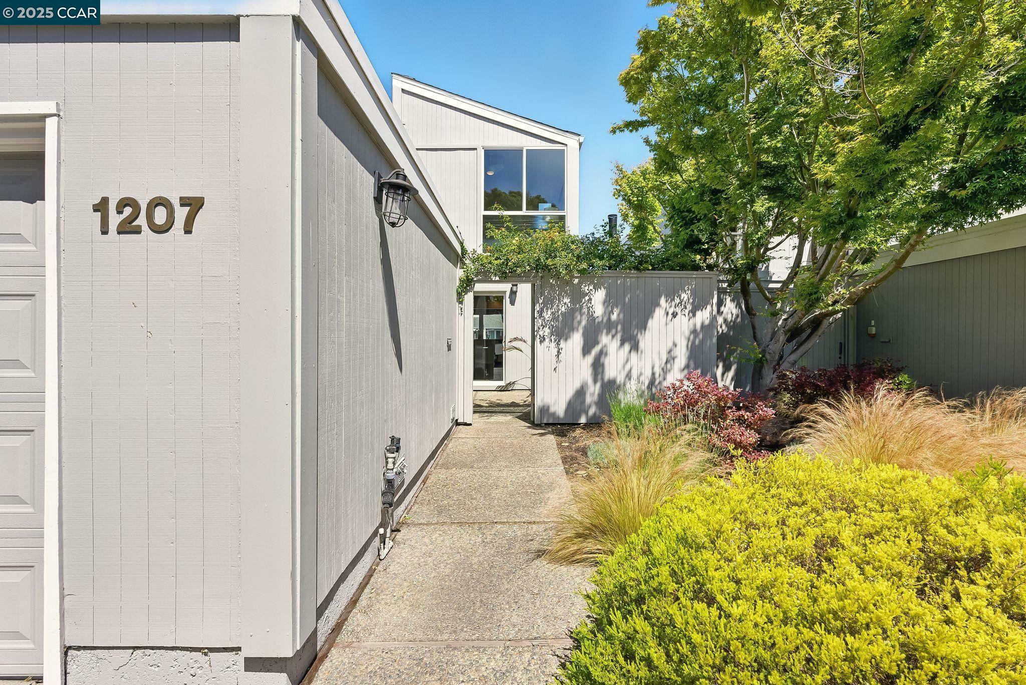 Property Photo: 1207 Ballena Blvd CA 94501