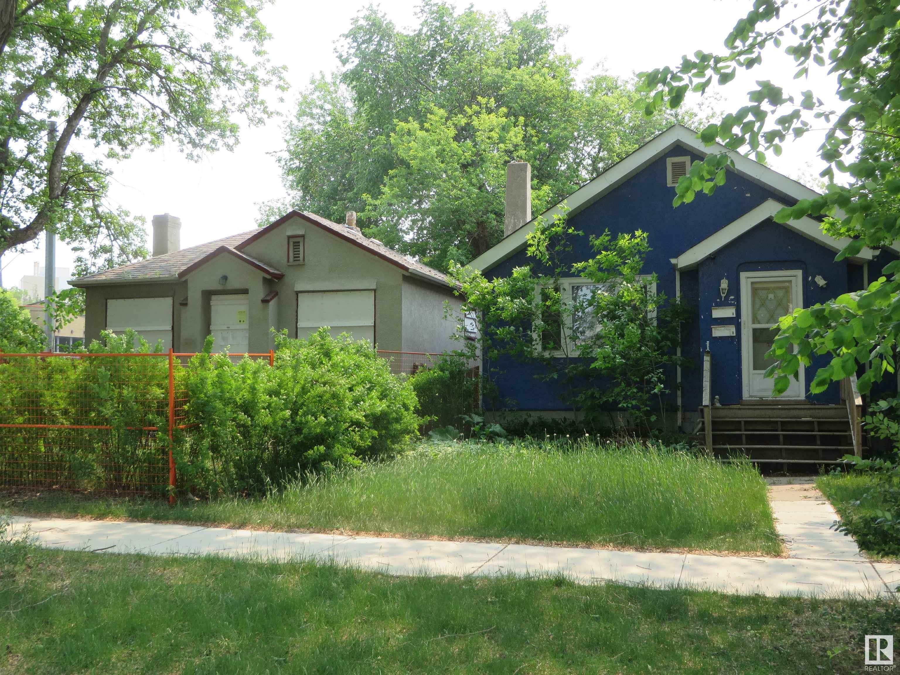 Property Photo:  10907 79 Avenue NW  AB T6T 0P1 