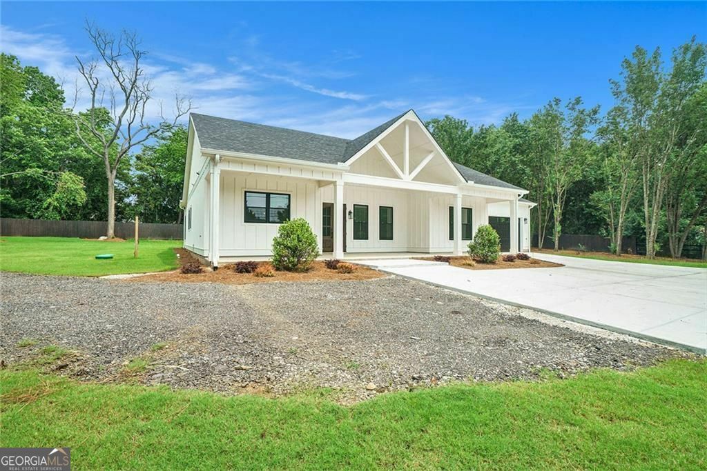 Property Photo: 4824 SE Highway 20 GA 30013