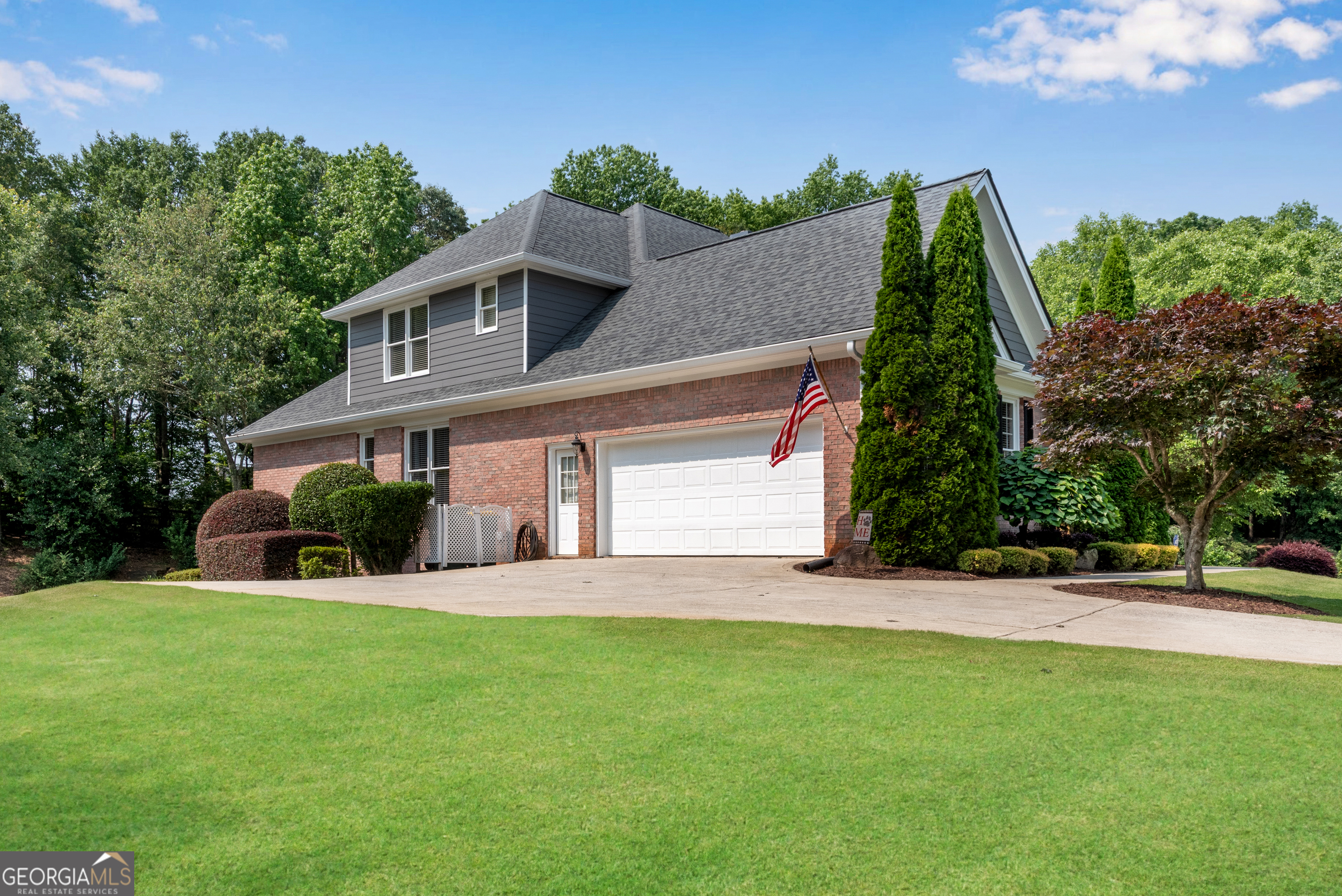 Property Photo: 320 Stone Hill Point GA 30004