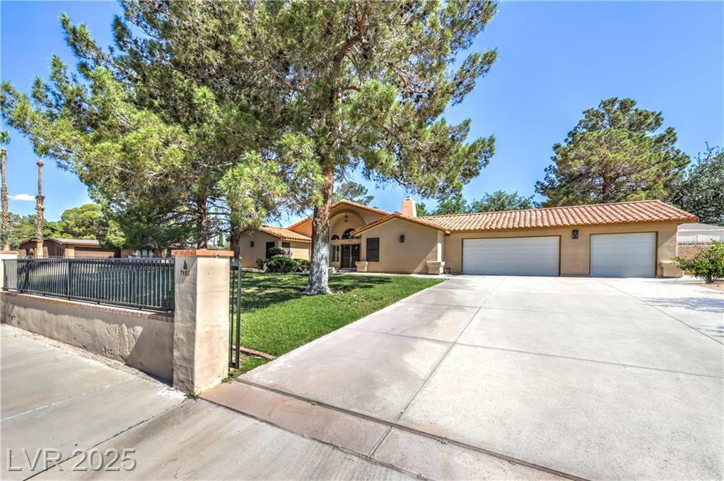 Property Photo: 7460 Buckskin Avenue NV 89129