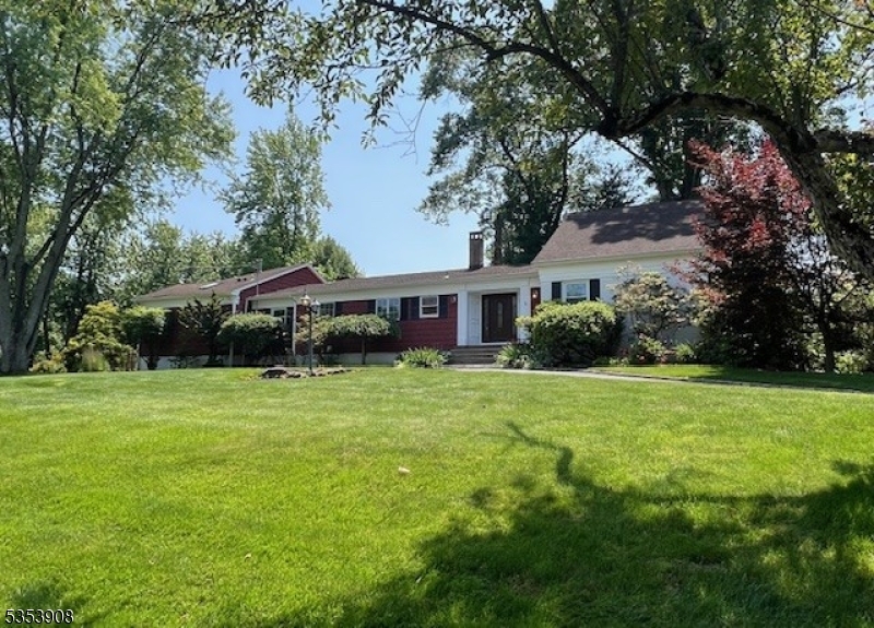 Property Photo: 6 Heritage Ln NJ 07076