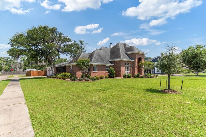 Property Photo:  51 Oak Hollow Circle  TX 77566 