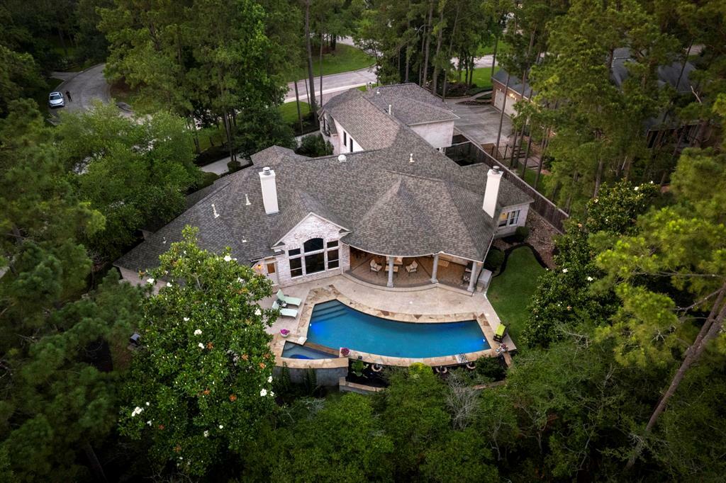 Property Photo: 63 N Wooded Brook Circle TX 77382