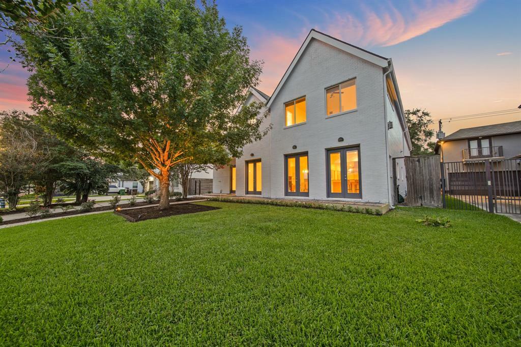 Property Photo: 3810 Bellefontaine Street TX 77025