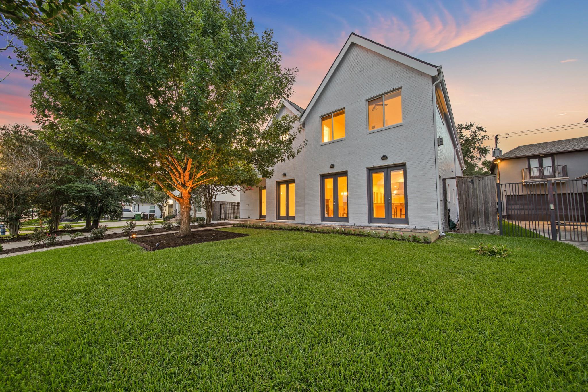 Property Photo: 3810 Bellefontaine Street TX 77025