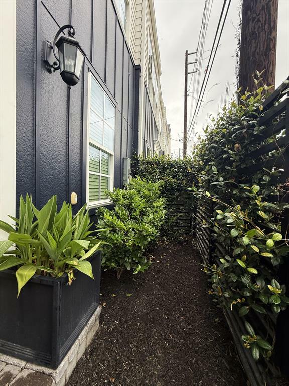 Property Photo: 809 Bringhurst Street TX 77020