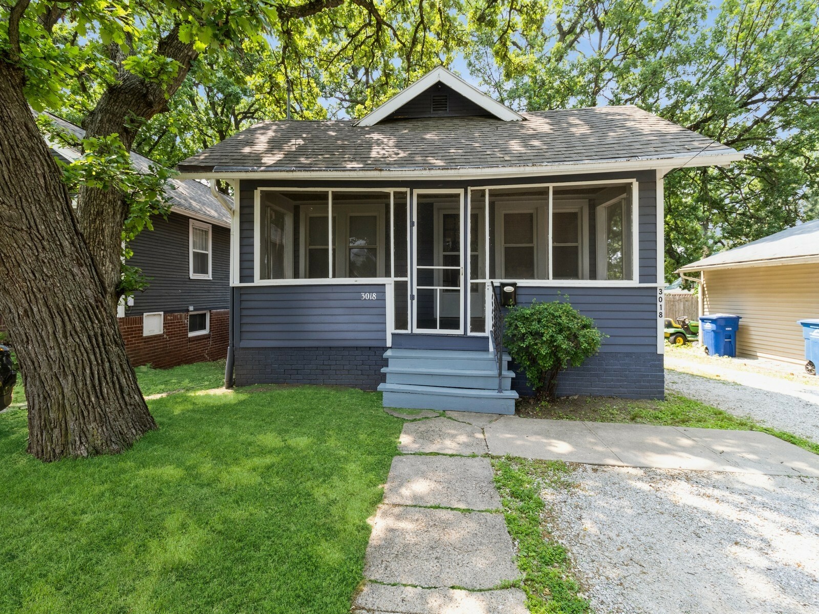 Property Photo: 3018 Woodland Avenue IA 50312