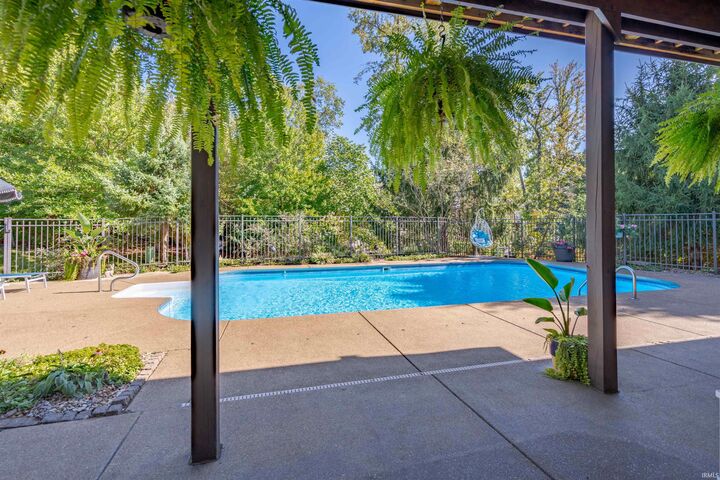 Property Photo:  6444 Pebble Pointe Court  IN 47630-9818 