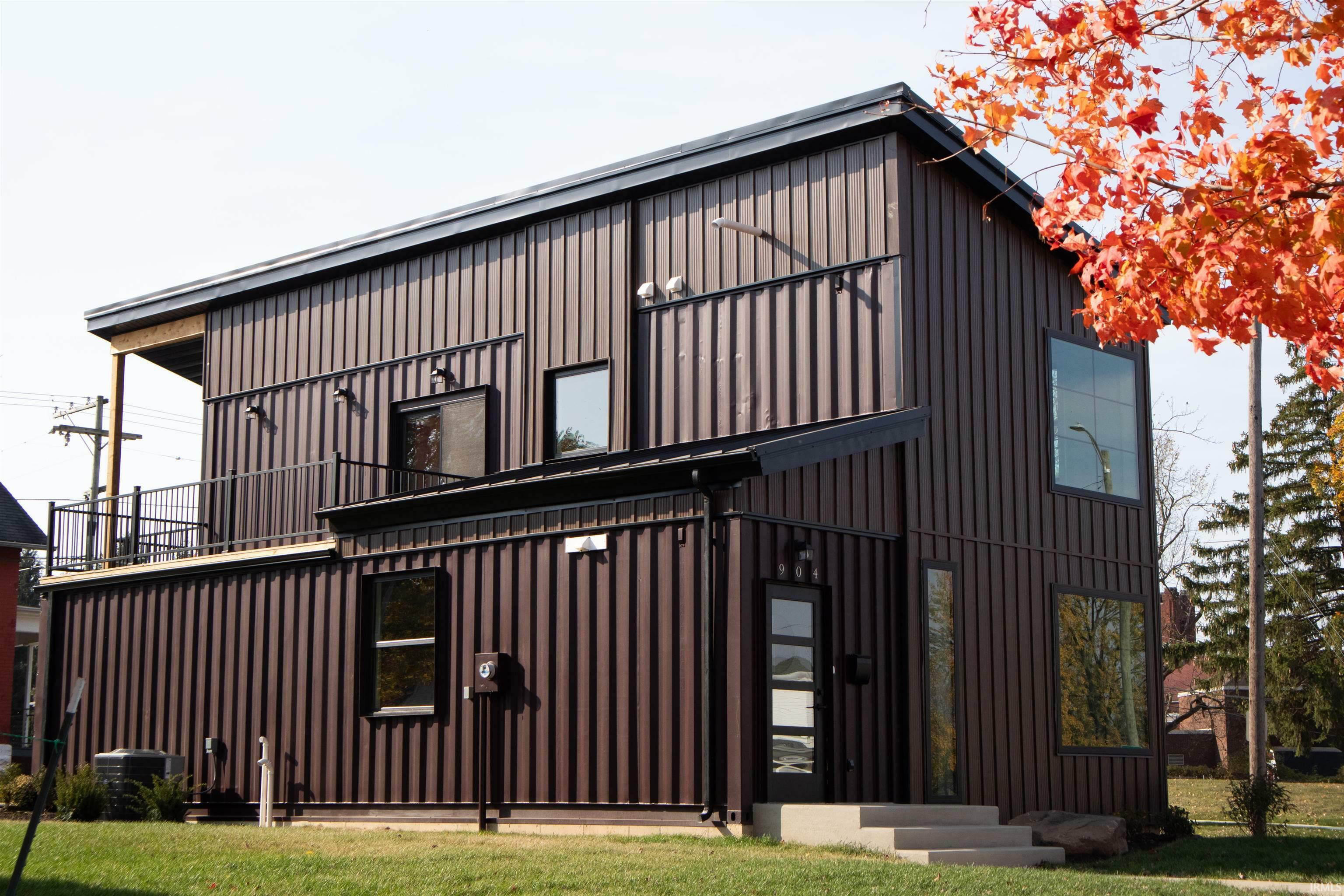Property Photo: 904 E Berry Street IN 46803