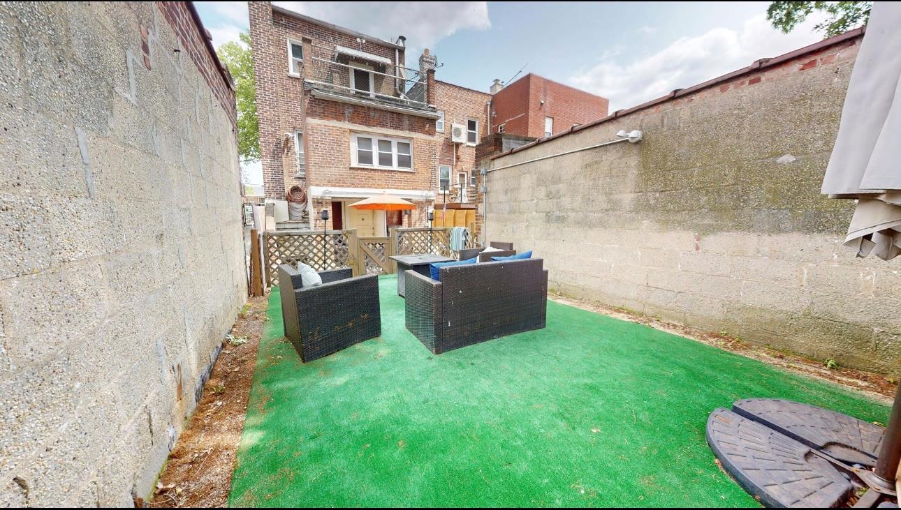 Property Photo: 2547 Laconia Avenue NY 10469