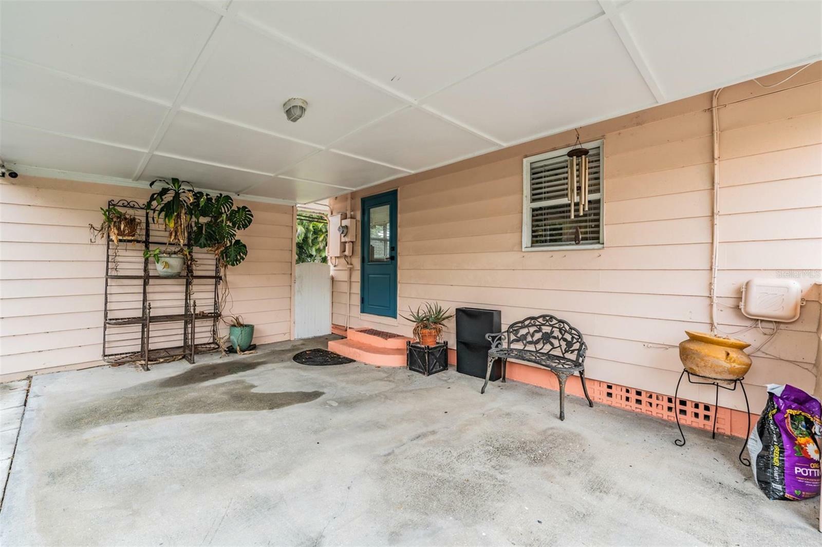 Property Photo: 3035 Hillview Street FL 34239