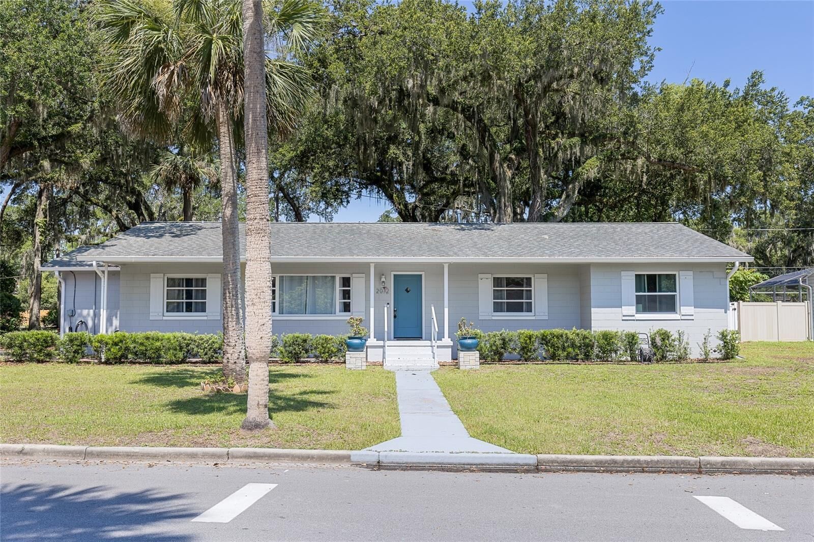 Property Photo: 2072 Grandview Avenue S FL 32771