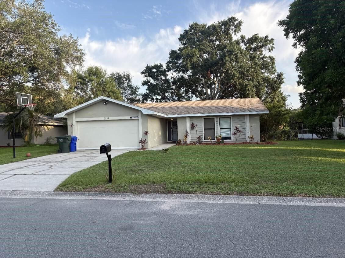 Property Photo: 2123 Woodburn Loop S FL 33813