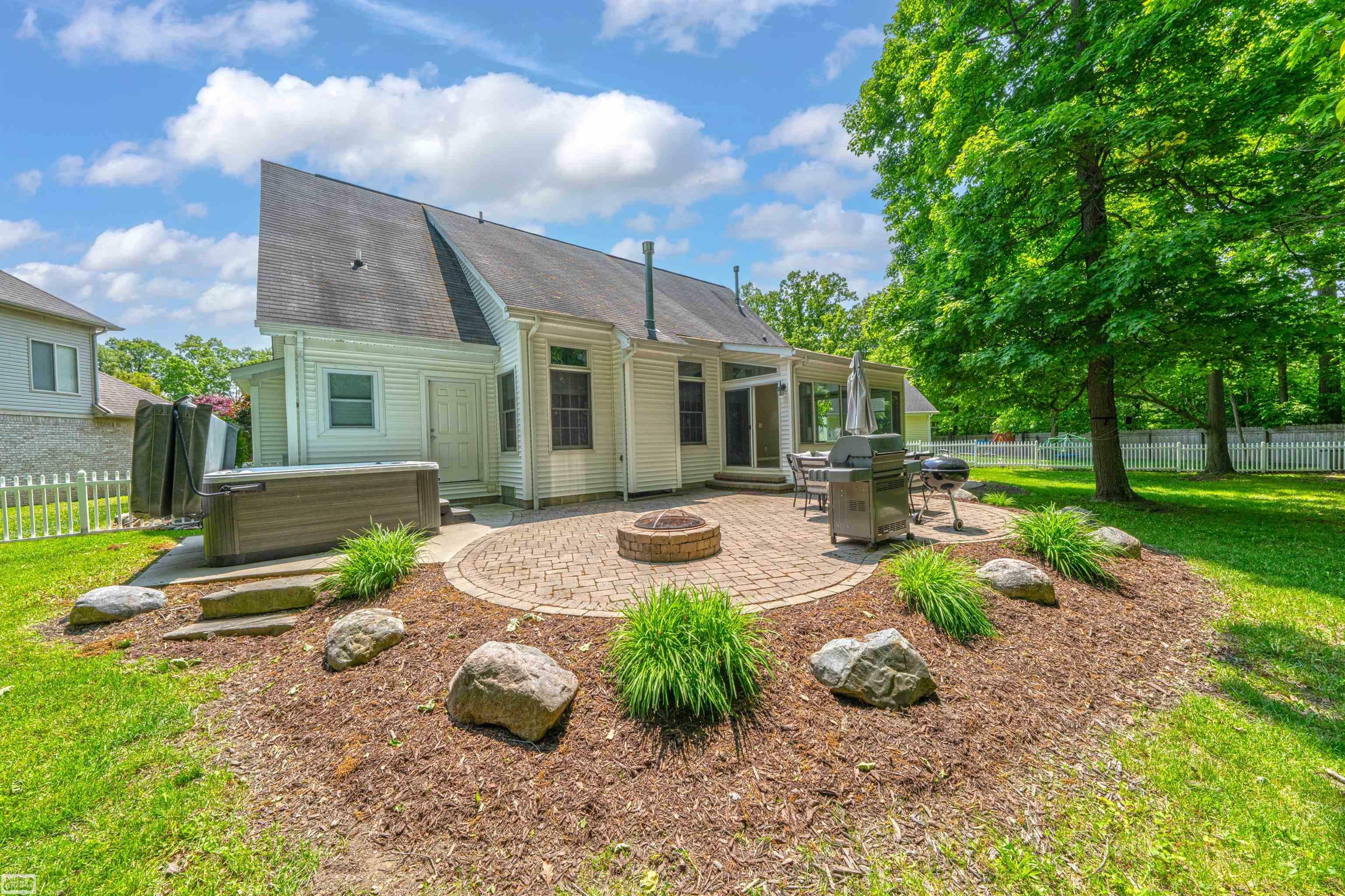Property Photo:  35549 Jolaine Court  MI 48062 