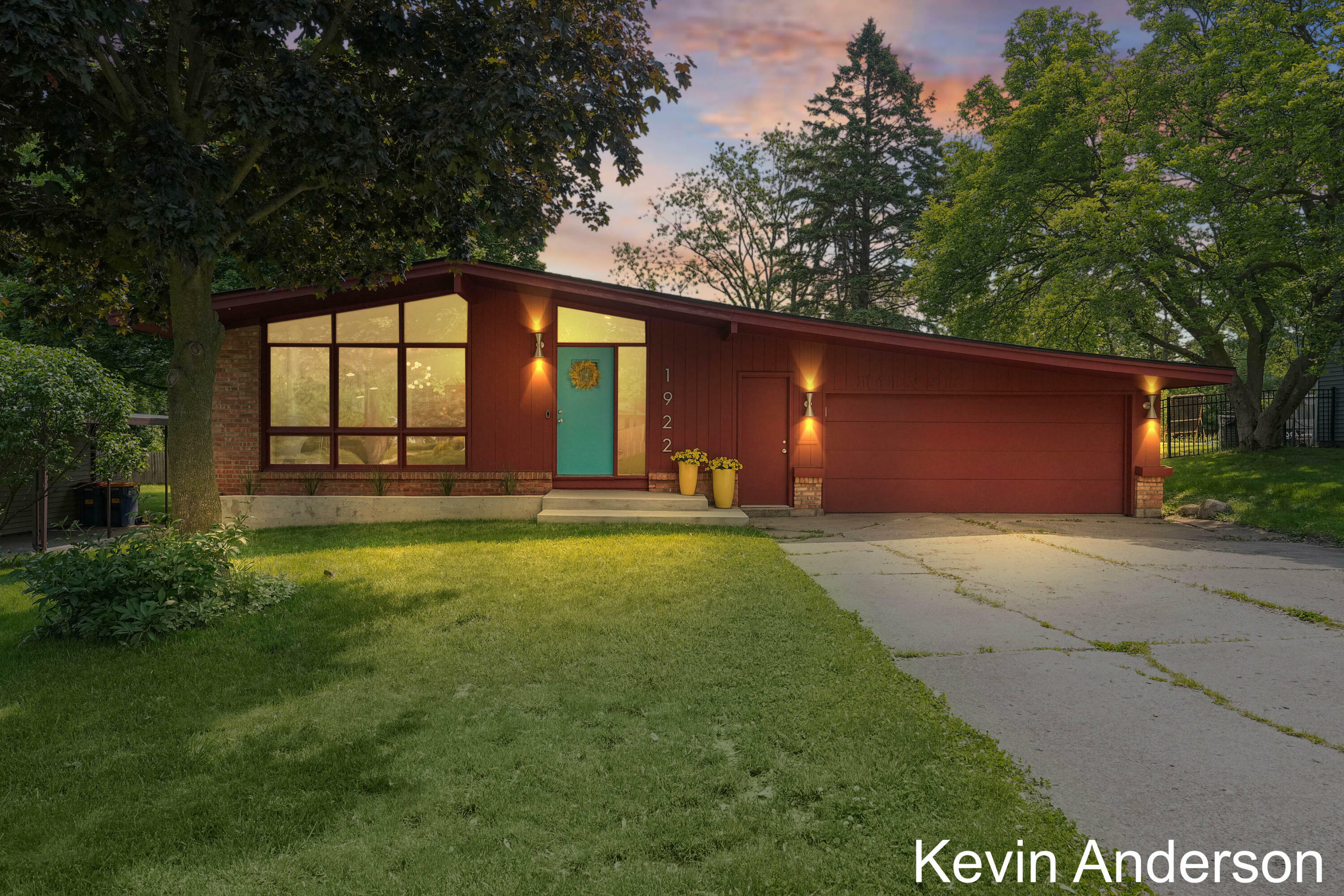 Property Photo: 1922 Carlton Avenue NE MI 49505