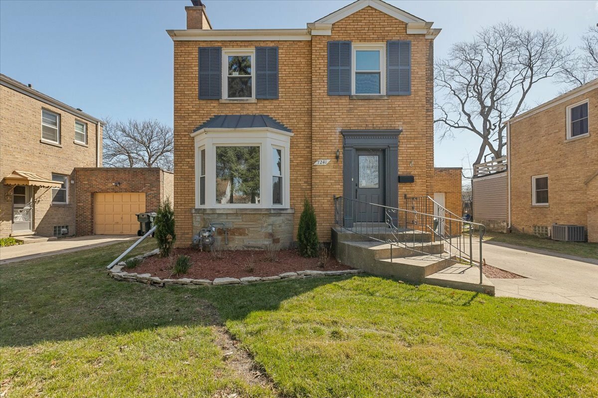 Property Photo:  7241 N Kilpatrick Avenue  IL 60712 