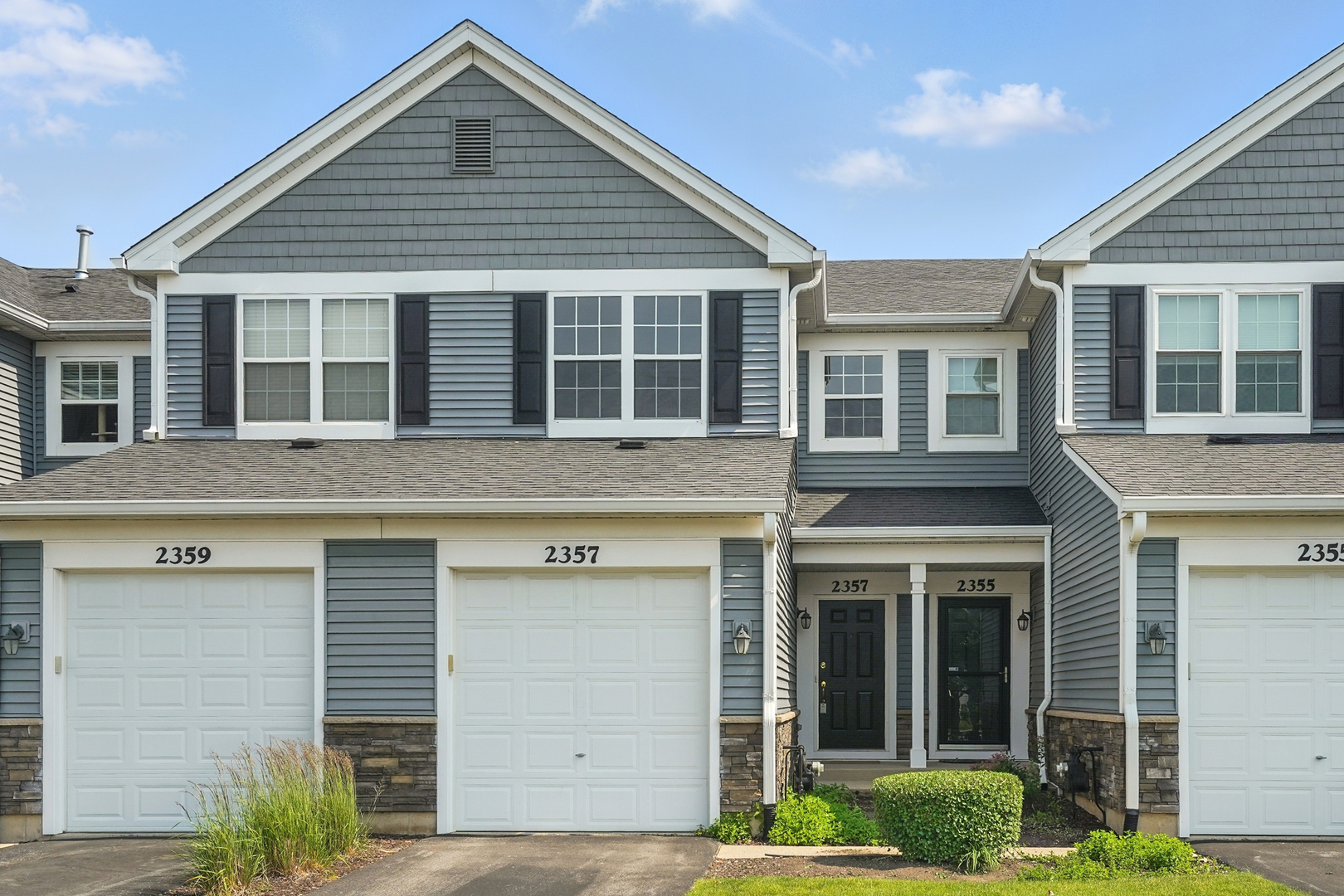 Property Photo: 2357 Overlook Court IL 60563