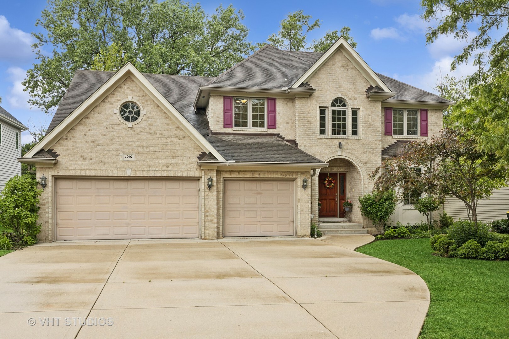 Property Photo: 1216 Richmond Avenue IL 60559