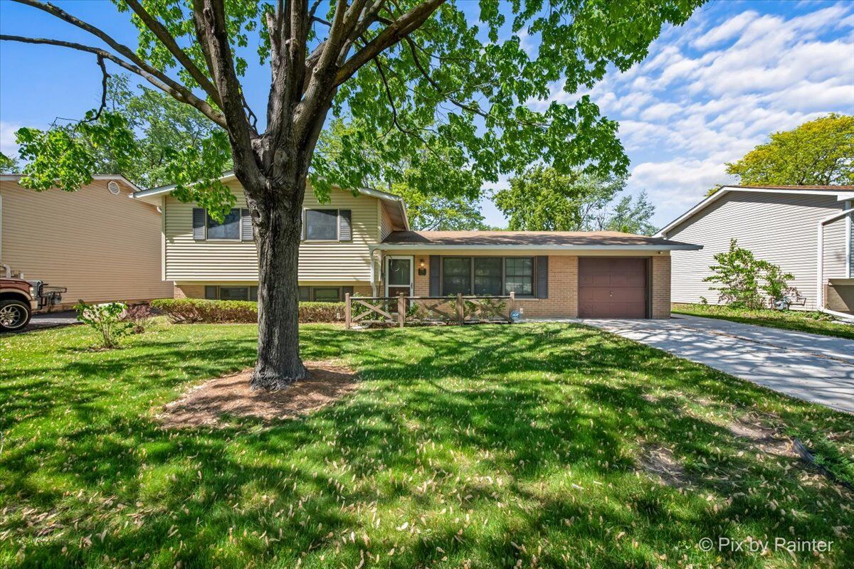 Property Photo:  1170 Parkview Drive  IL 60133 