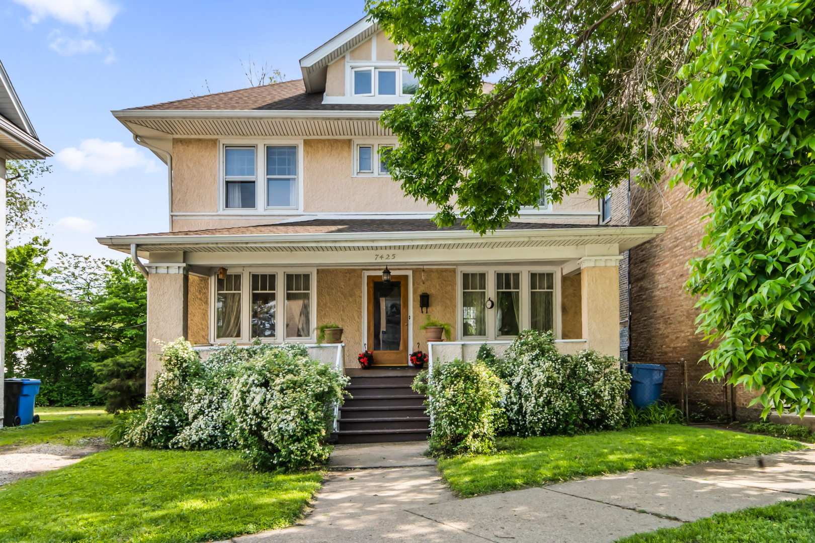 Property Photo: 7425 N Rogers Avenue IL 60626