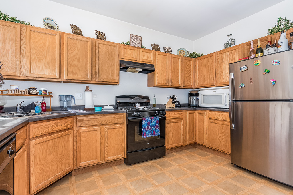Property Photo: 251 S Oak Creek Lane IL 60446