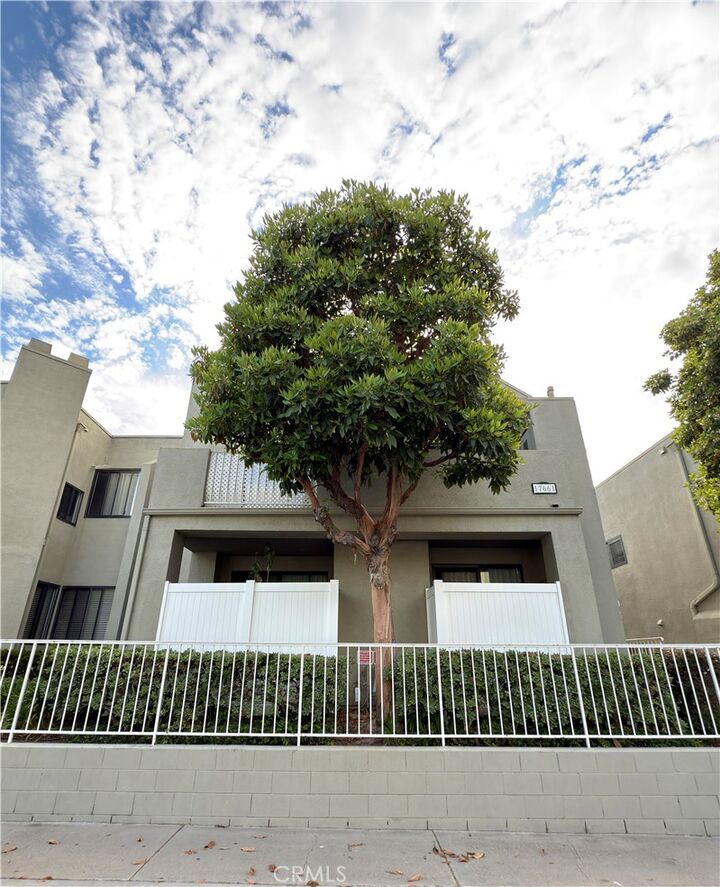 Property Photo:  17661 Sergio Circle Ci103  CA 92647