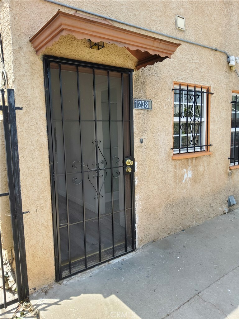 Property Photo:  1238 E 69th Street  CA 90001 