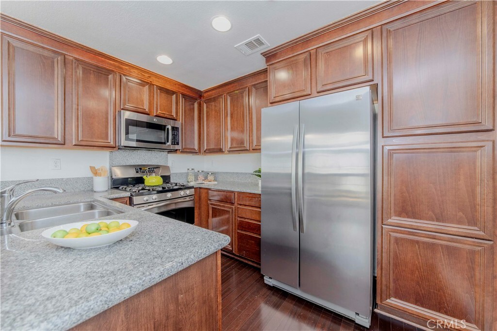 Property Photo:  22919 Mariposa Ave 107  CA 90502 
