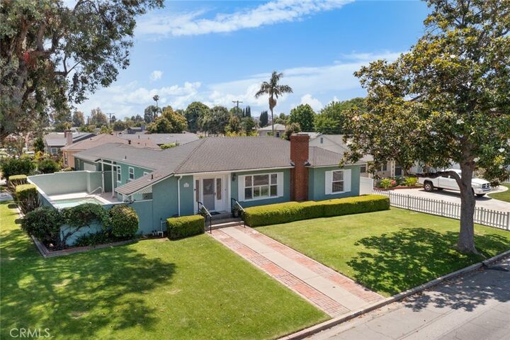 Property Photo:  5422 E Harvey Way  CA 90808