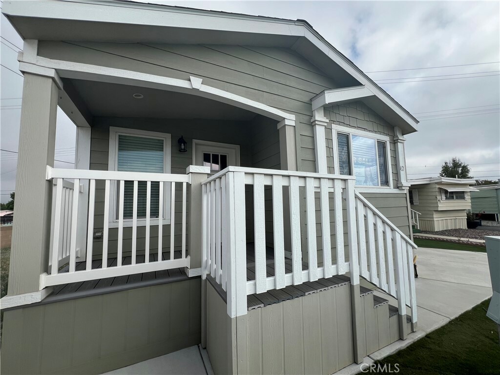Property Photo: 260 N Lyon Ave 42 CA 92543
