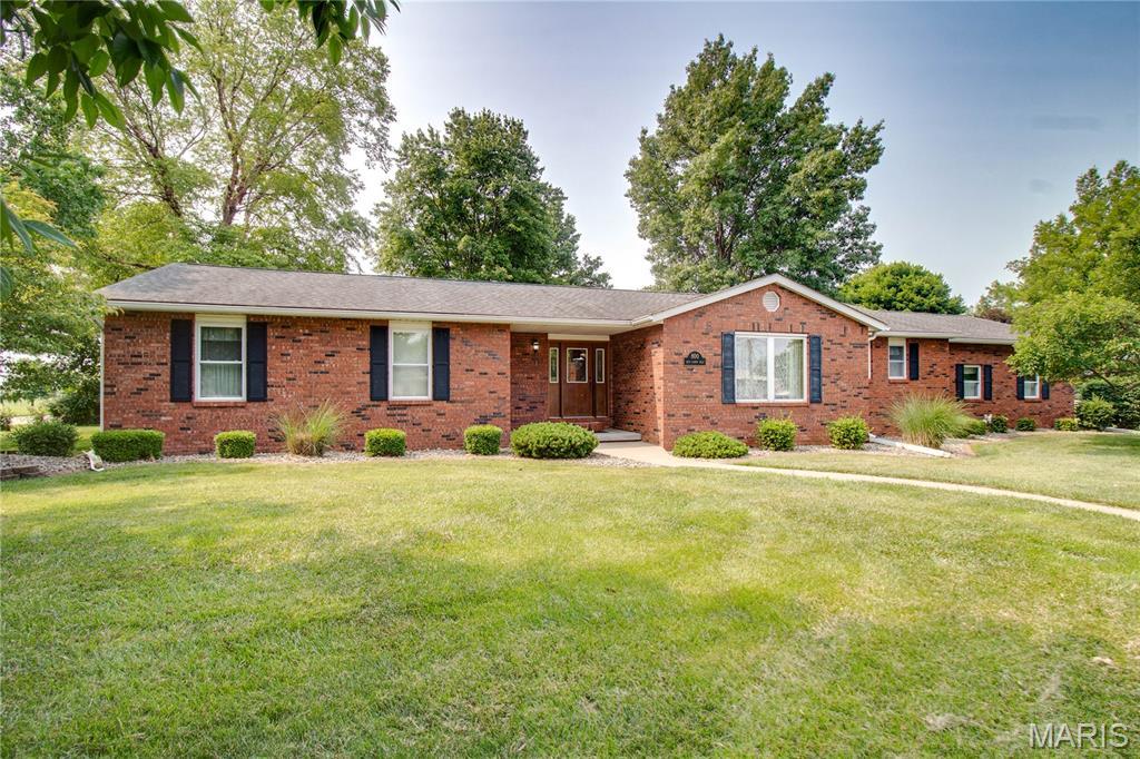 Property Photo: 800 W County Road IL 62052
