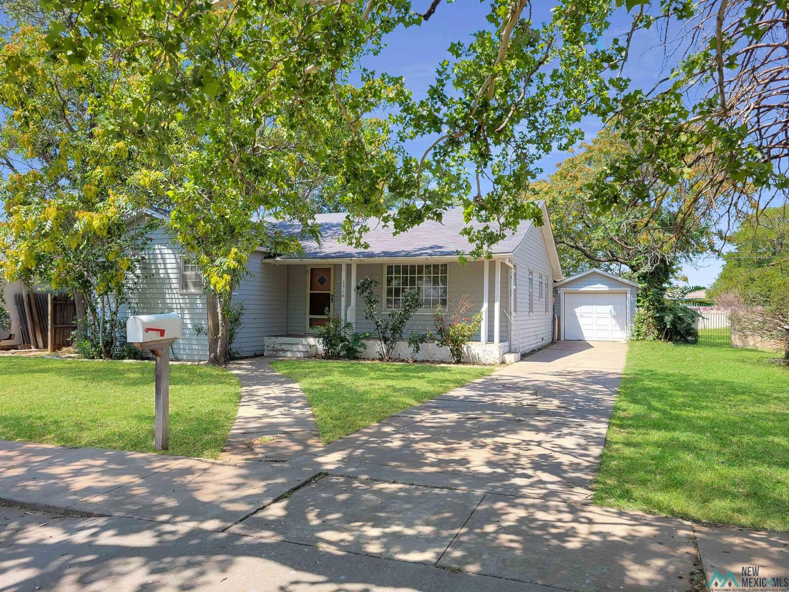 Property Photo:  2316 Axtell Street  NM 88101-3607 