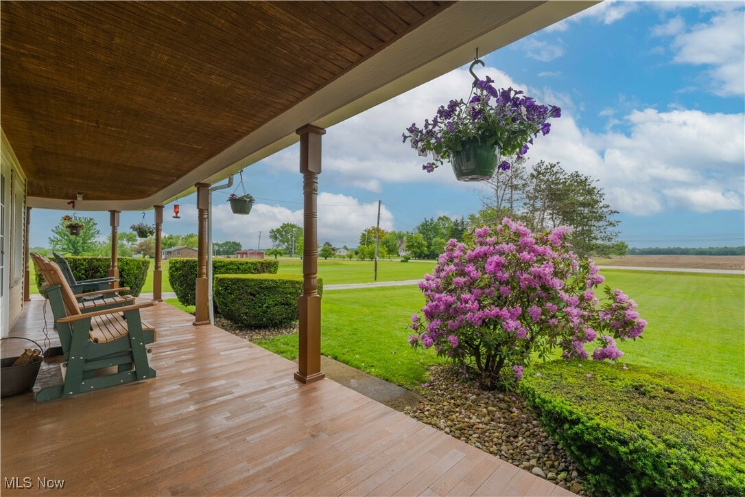 Property Photo: 1731 State Route 225 OH 44411