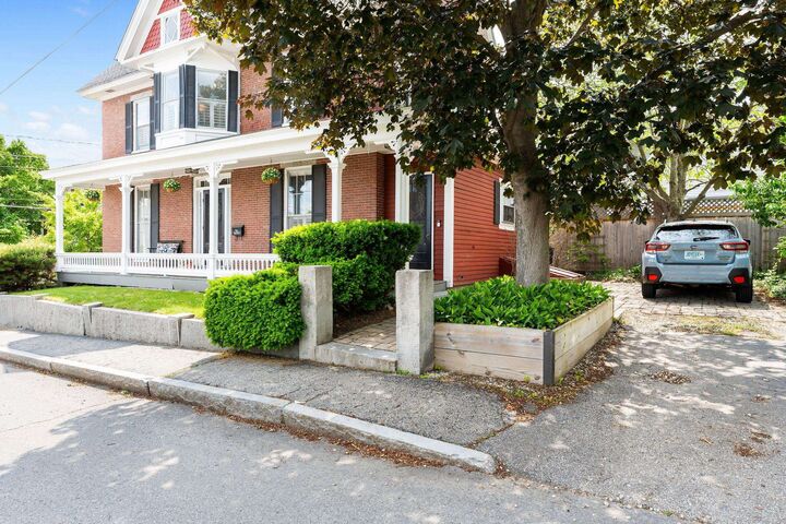 Property Photo: 64 School Street NH 03301-3912